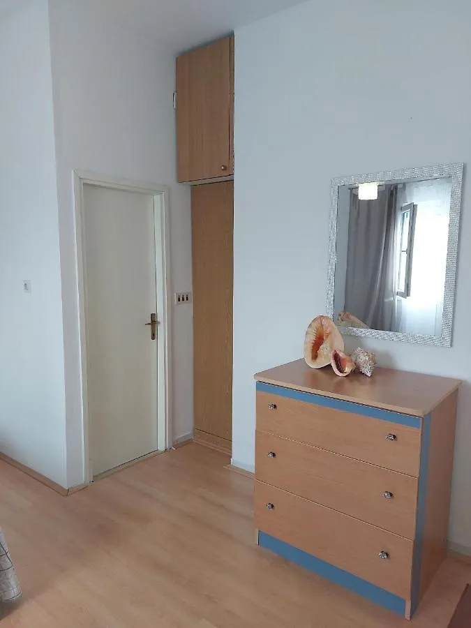 Apartmani Tinka Starigrad Paklenica 0*,  Croatia