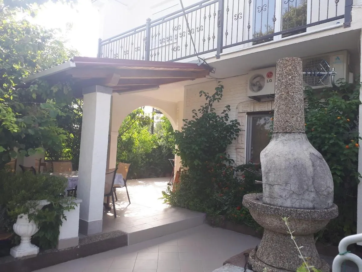 Apartmani Tinka Starigrad Paklenica 0*,  Croatia